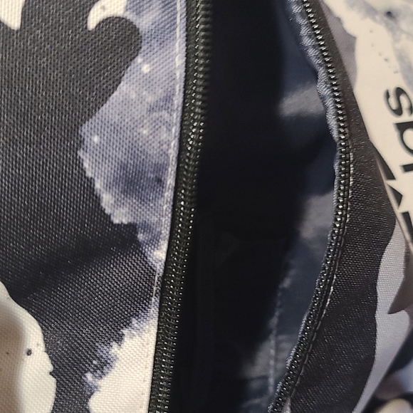 Adidas Unisex Trefoil  Backpack 2.0, Camo Series Chalk White Black, One Size - Picture 3 of 4